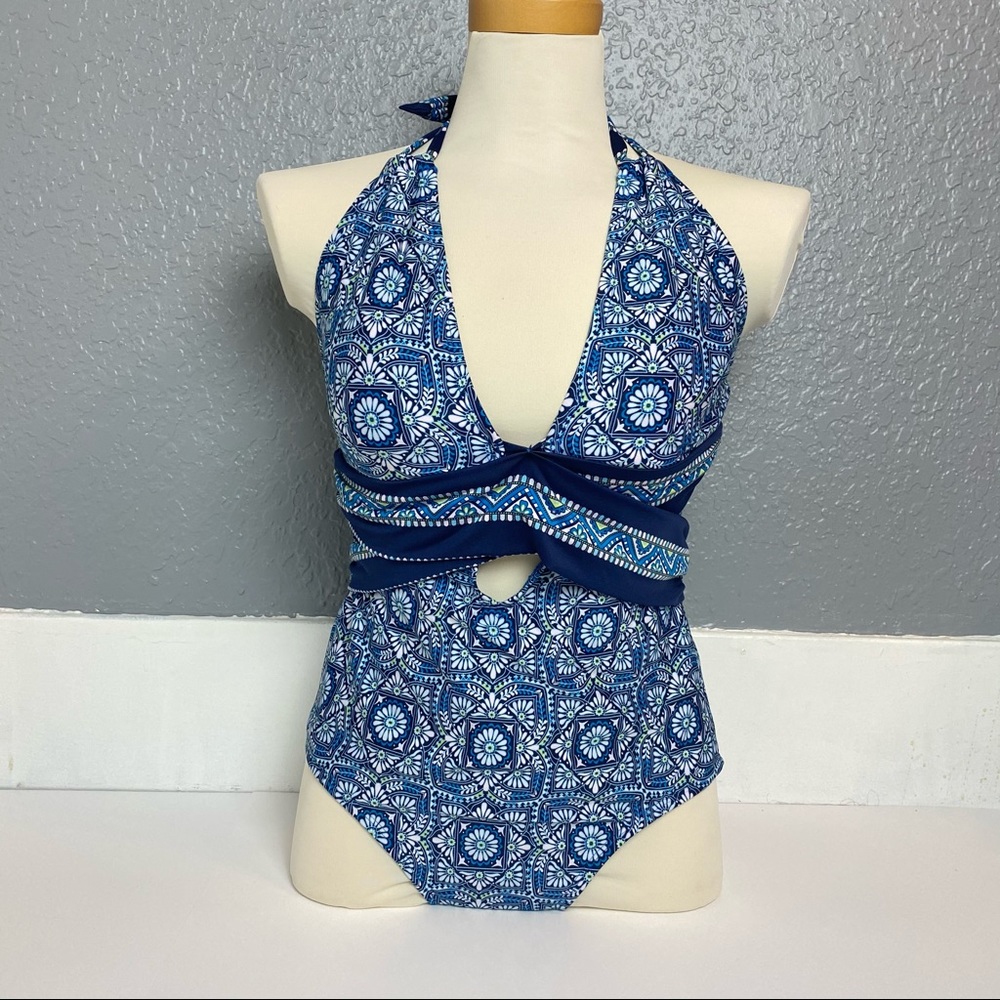 CLEAN WATER HALTER KEY HOLE ONE-PIECE SWIMSUIT